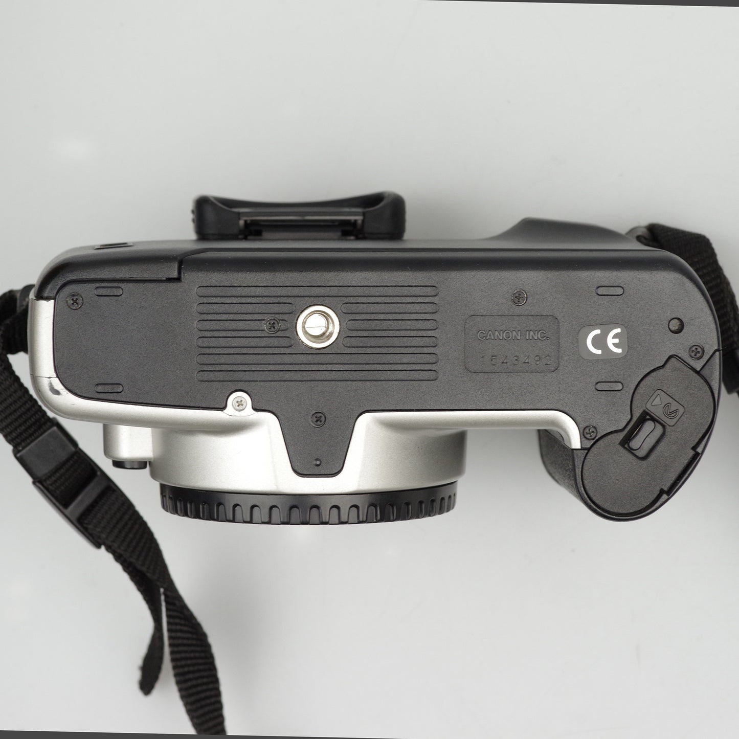 Bottom view of EOS 500 camera