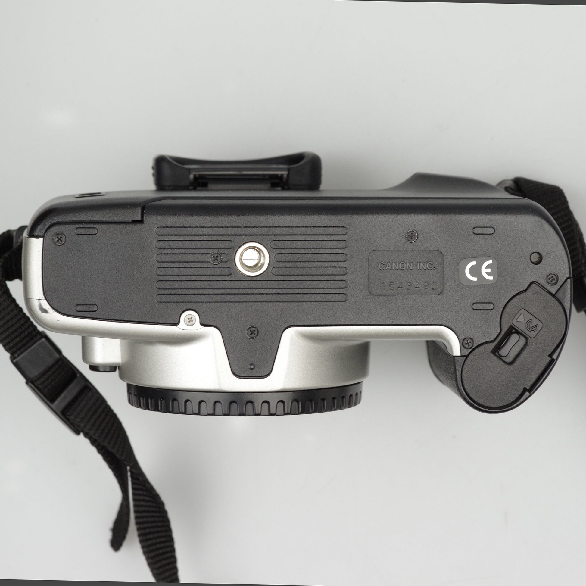 Bottom view of EOS 500 camera